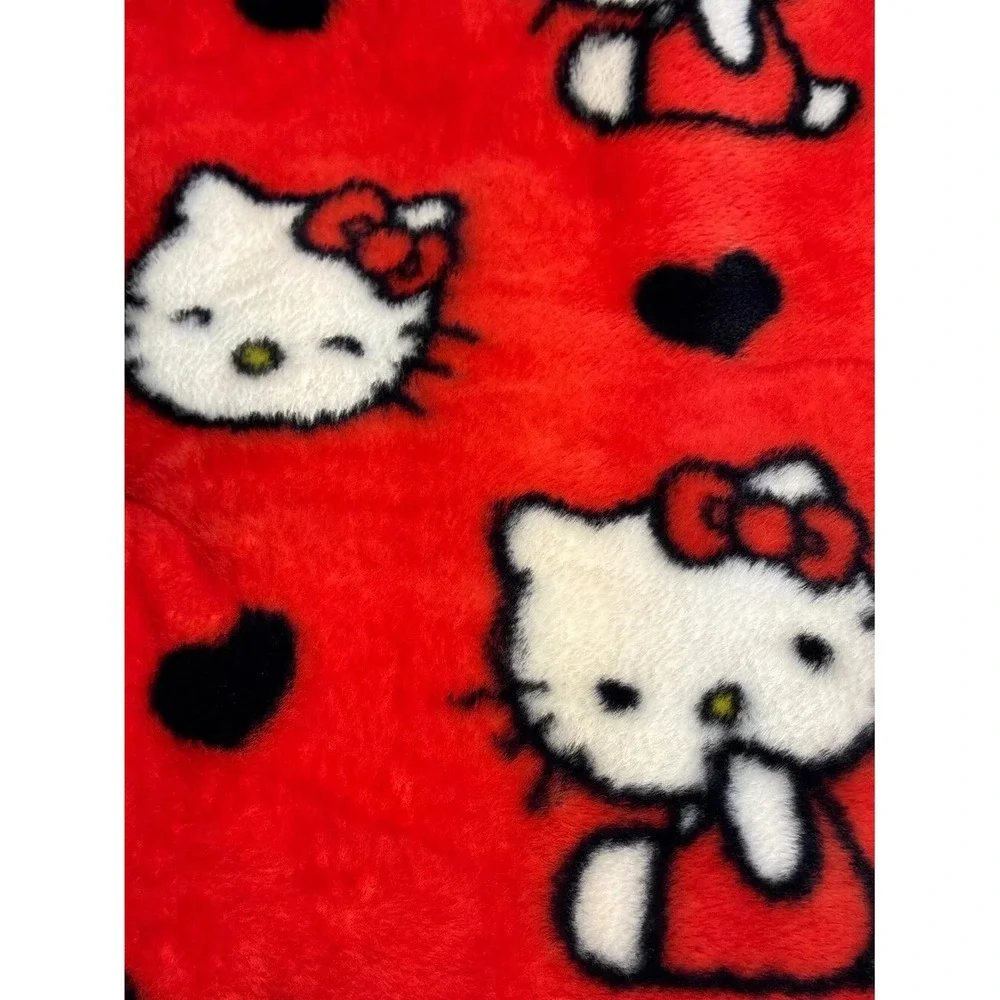 Hello Kitty Ultra Fine Faux Fur Throw Blanket - Red/Black Hearts 50